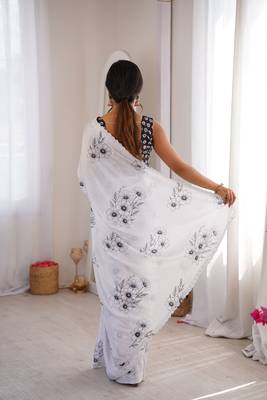 White summer special chinon printed saree 2