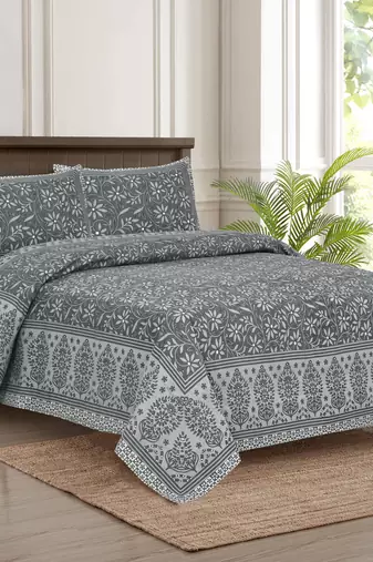 Bedsheet with Pillow Covers for Home & Bedroom Use