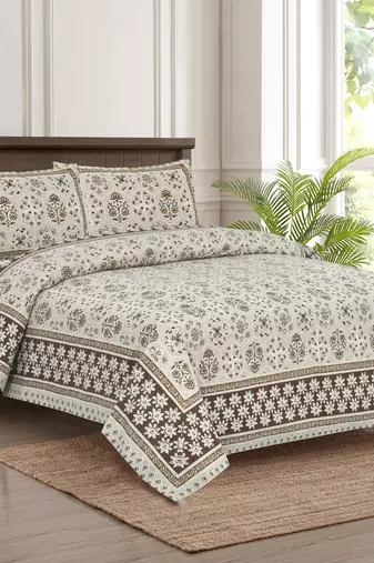 Bedsheet with Pillow Covers for Home & Bedroom Use