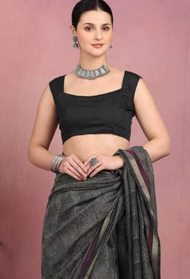 women's geometric print cotton blend saree -black 5