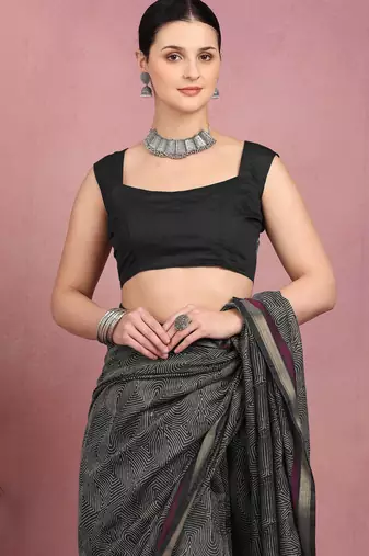 women's geometric print cotton blend saree -black
