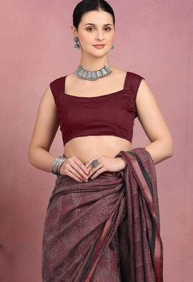women's geometric print cotton blend saree -maroon 5