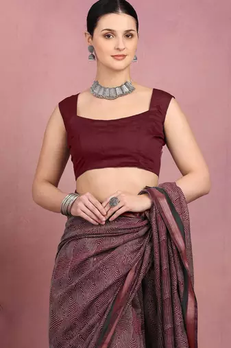 women's geometric print cotton blend saree -maroon