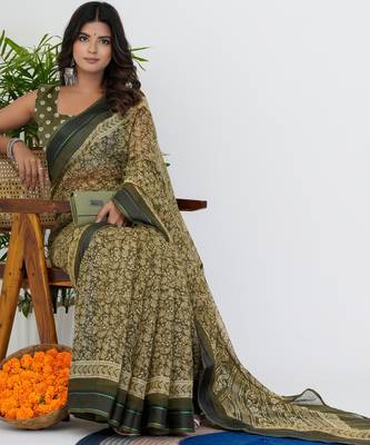 women's floral print cotton blend saree -green 2