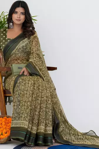 women's floral print cotton blend saree -green