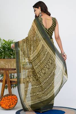 women's floral print cotton blend saree -green 4