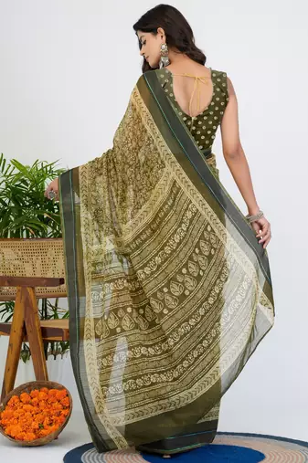 women's floral print cotton blend saree -green