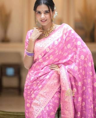 Light pink zari woven silk Blend saree with blouse 4