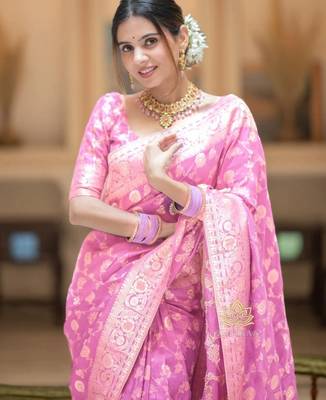 Light pink zari woven silk Blend saree with blouse 5