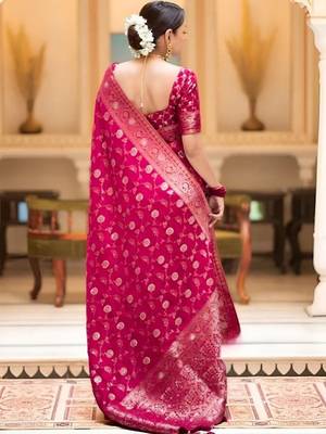 Rani zari woven silk saree elegant banarasi style wedding wear with blouse 2