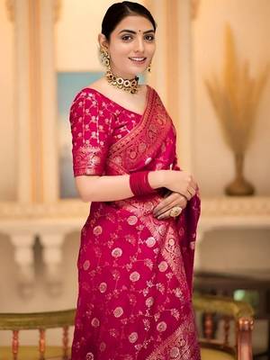 Rani zari woven silk saree elegant banarasi style wedding wear with blouse 5