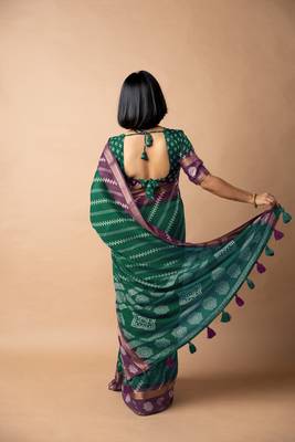 women's bandhani stripes print cotton silk saree -green 4
