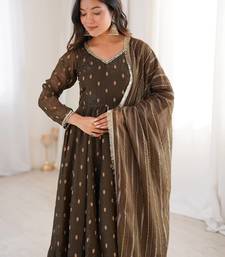 Mehendi Color Jacquard Butti And Lace Work Crunchy Silk Gown Set