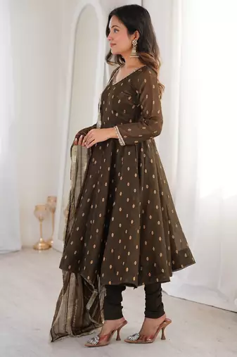 Mehendi Color Jacquard Butti And Lace Work Crunchy Silk Gown Set