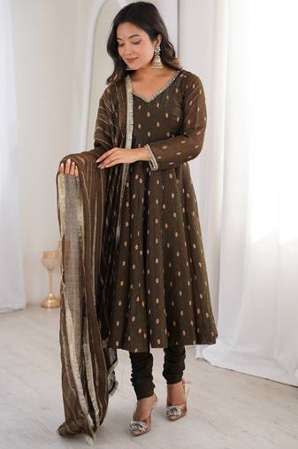 Mehendi Color Jacquard Butti And Lace Work Crunchy Silk Gown Set