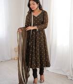 Mehendi Color Jacquard Butti And Lace Work Crunchy Silk Gown Set