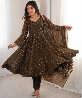 Mehendi Color Jacquard Butti And Lace Work Crunchy Silk Gown Set 4