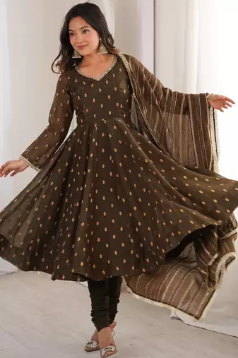 Mehendi Color Jacquard Butti And Lace Work Crunchy Silk Gown Set