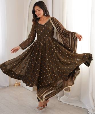 Mehendi Color Jacquard Butti And Lace Work Crunchy Silk Gown Set 5