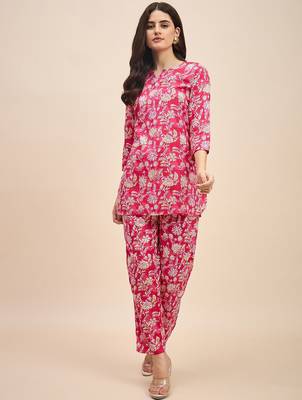 Printed  v neck top with trousers co ords set 1