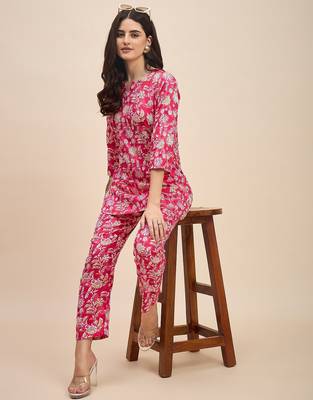 Printed  v neck top with trousers co ords set 5