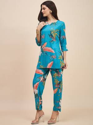 Blue floral printed notch neck tunic & trousers 4
