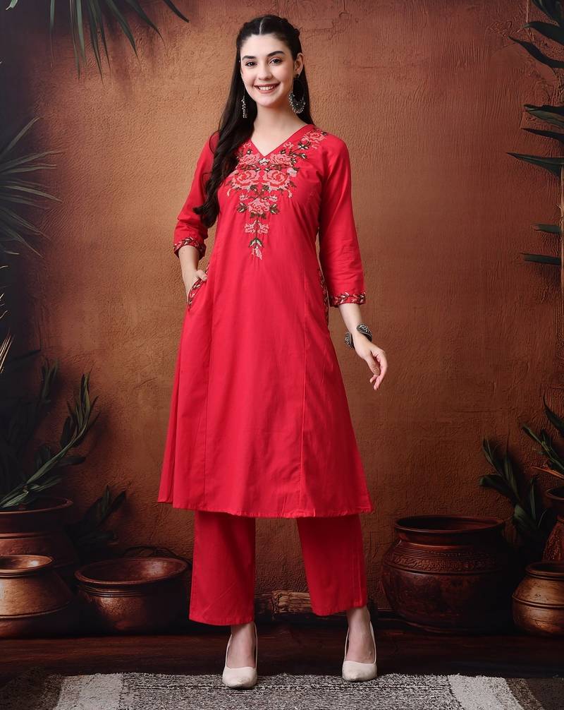 Ethnic embroidered tunic with trousers
