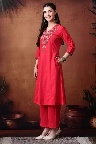 Ethnic embroidered tunic with trousers