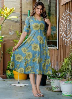 Floral printed fit and flare dress 4