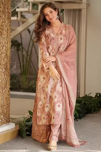 Stylish cambric cotton kurti set with dupatta & bottom     heavy printed casual outfit