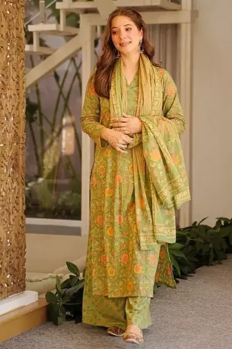  cambric cotton kurti set with dupatta & bottomheavy printed casual outfit