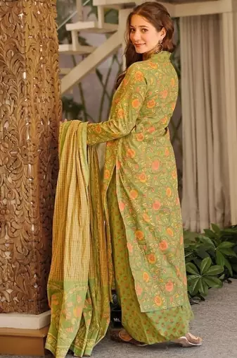  cambric cotton kurti set with dupatta & bottomheavy printed casual outfit