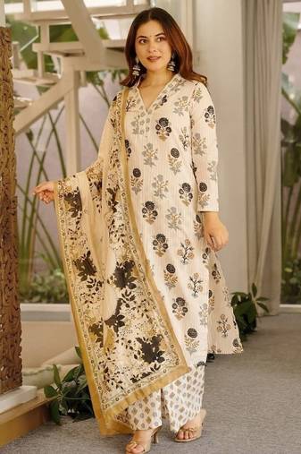  cambric cotton kurti set with dupatta & bottomheavy printed casual outfit