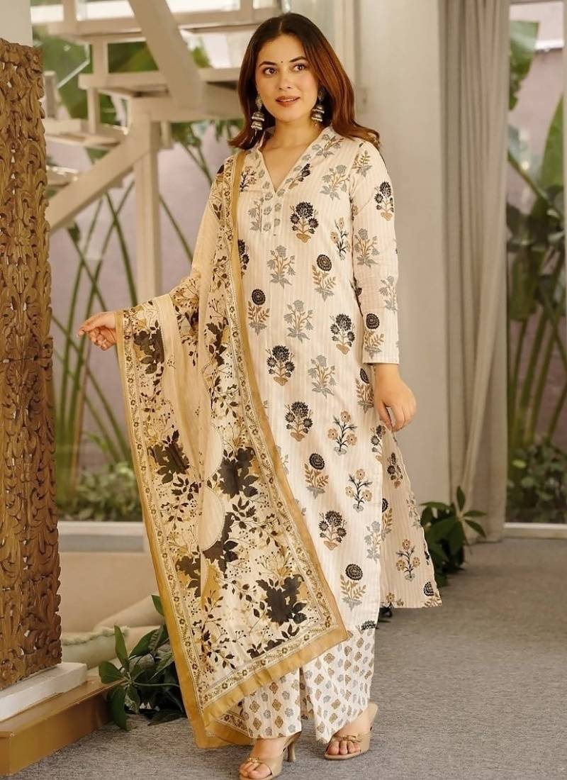  cambric cotton kurti set with dupatta & bottomheavy printed casual outfit