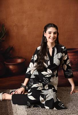 Floral printed mandarin collar pure cotton kurta with trousers 5
