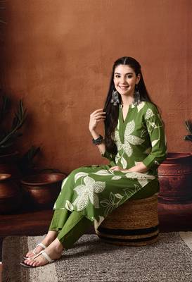 Floral printed mandarin collar pure cotton kurta with trousers 5