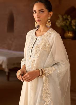 Daisy ivory blue embroidered silk chanderi kurta set 2