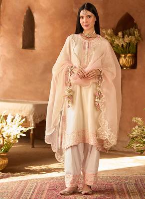 Pink embroidered silk chanderi kurta set 1