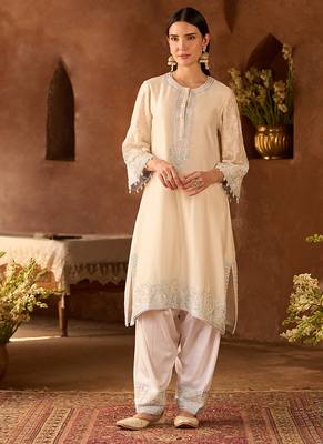 Daisy ivory blue embroidered silk chanderi kurta set 4