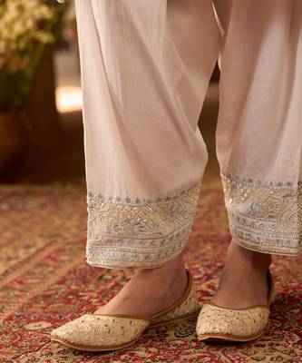 Daisy ivory blue embroidered silk chanderi kurta set 5