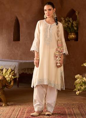 Daisy ivory blue embroidered silk chanderi kurta set 3