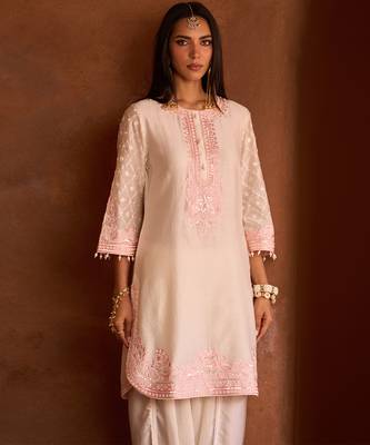 Pink embroidered silk chanderi kurta set 2