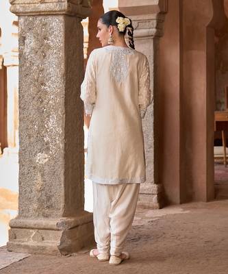 Daisy ivory blue embroidered silk chanderi kurta set 4