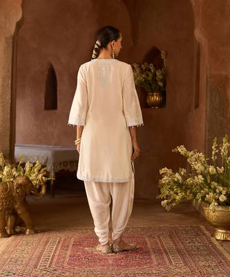 Daisy ivory blue embroidered silk chanderi kurta set 2