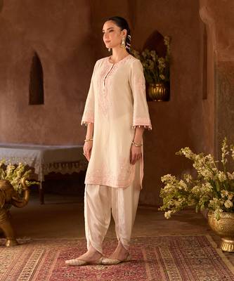 Pink embroidered silk chanderi kurta set 2