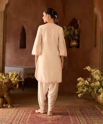 Pink embroidered silk chanderi kurta set 4
