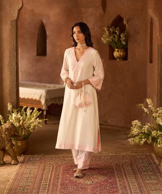 Pink embroidered silk chanderi kurta set 1
