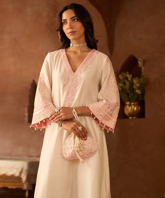 Pink embroidered silk chanderi kurta set 2