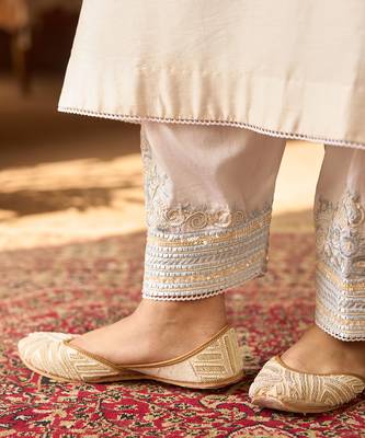 Daisy ivory blue embroidered silk chanderi kurta set 3