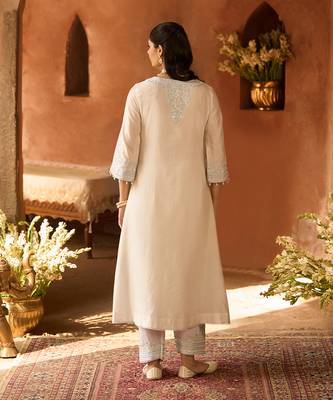 Daisy ivory blue embroidered silk chanderi kurta set 5